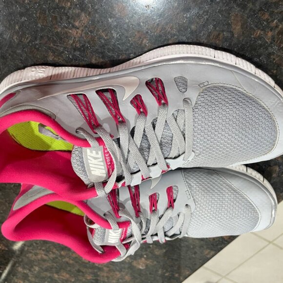 NIKE FREE RUN 5.0 WOLF GREY AND HOT PINK SNEAKERS SZ 10 SPORTY RUNNING GYM YOGA - Picture 10 of 16